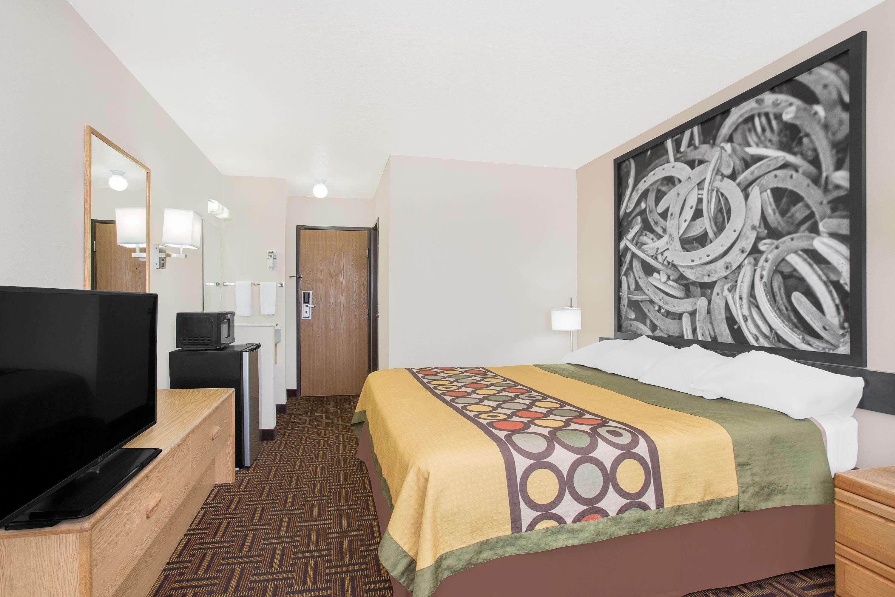 Super 8 by Wyndham Bloomfield Hotel Eksteriør billede