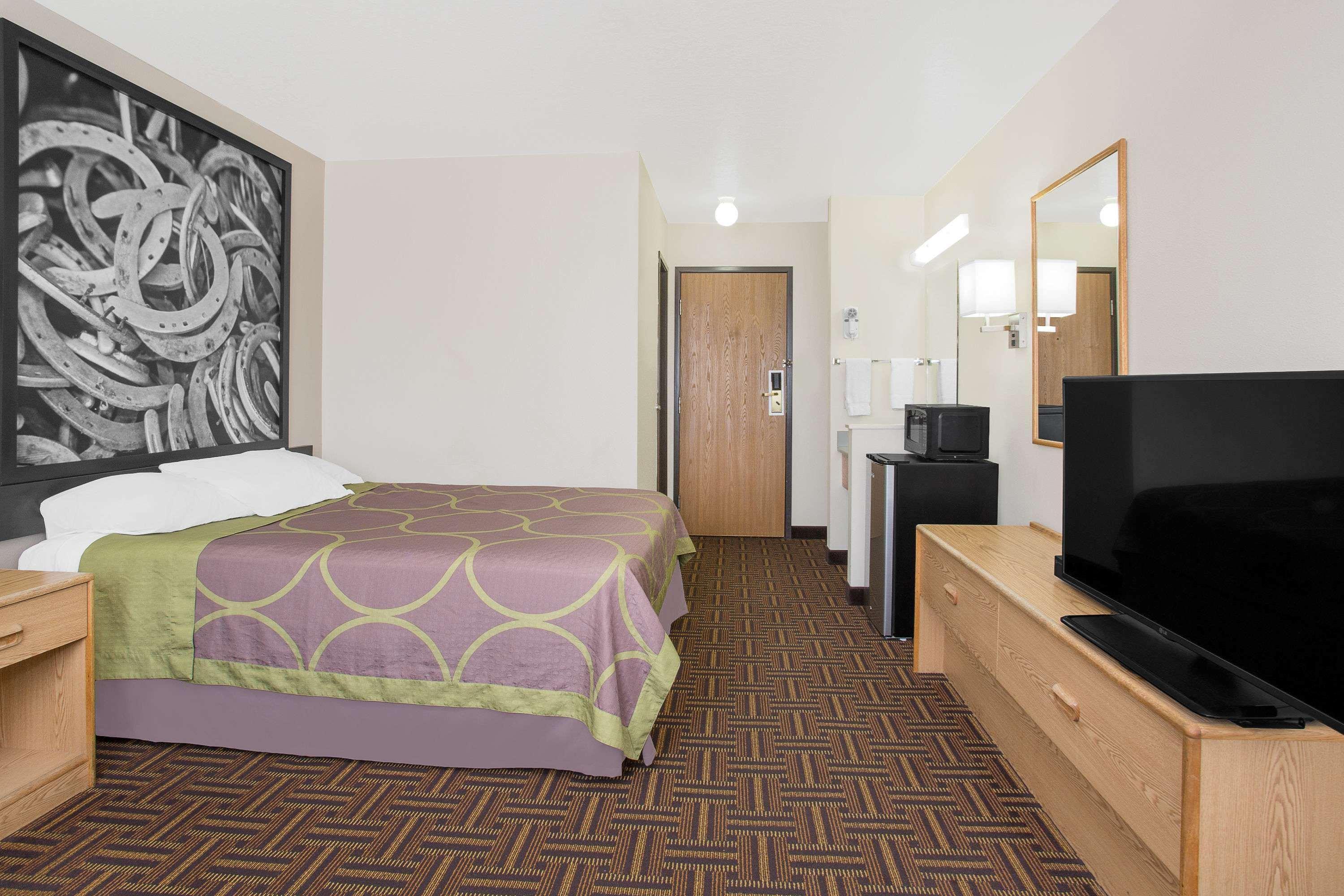 Super 8 by Wyndham Bloomfield Hotel Eksteriør billede