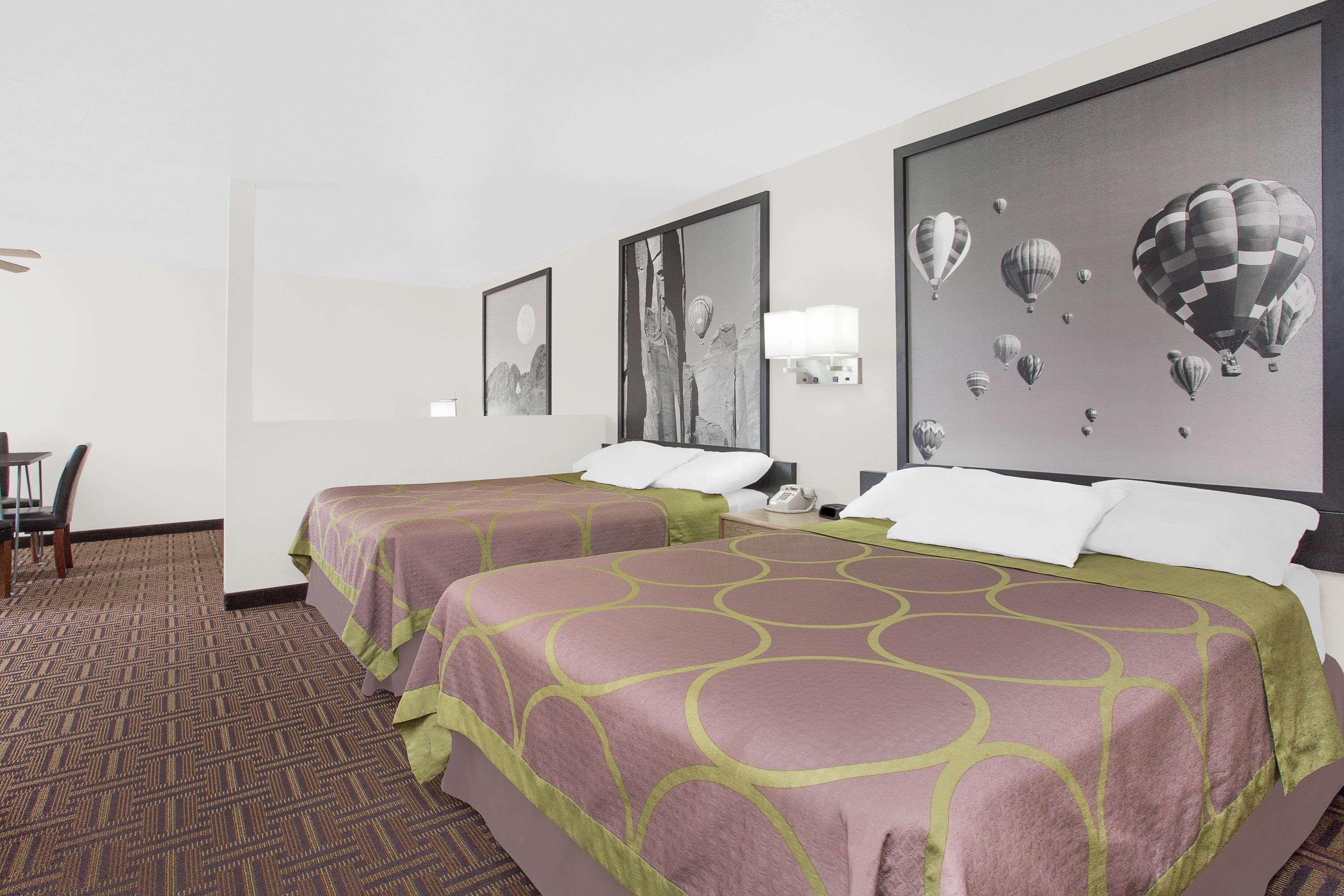 Super 8 by Wyndham Bloomfield Hotel Eksteriør billede